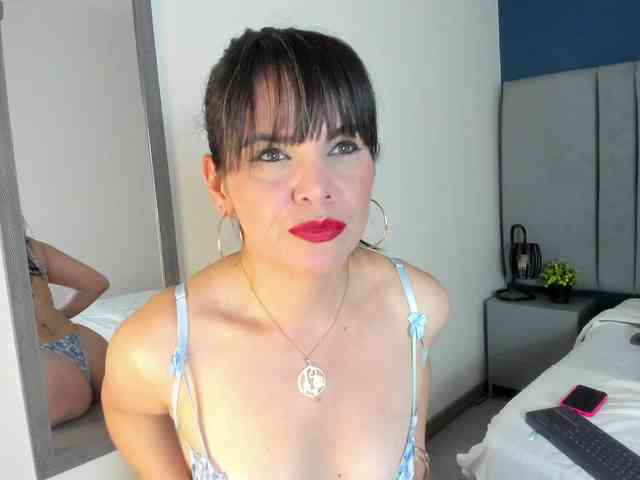 LauraHotties