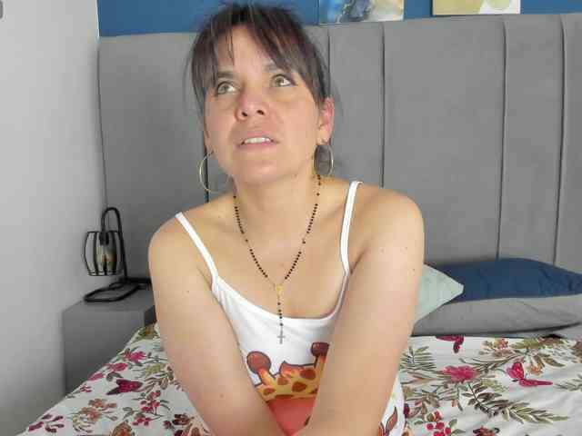LauraHotties Live Webcam on BongaCams