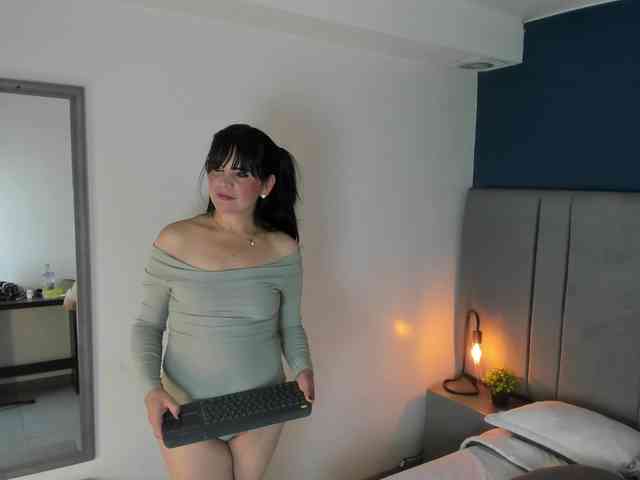 LauraHotties webcam