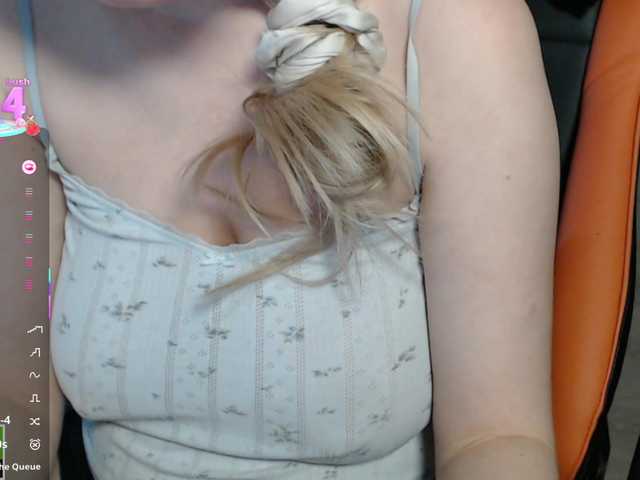 crystalyss's BongaCams show and profile