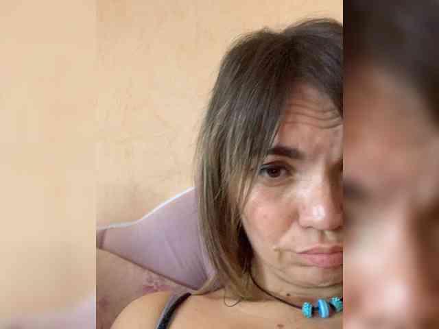 Ella-Pearlie webcam