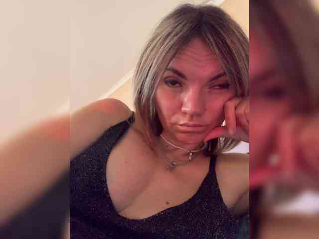 Ella-Pearlie webcam