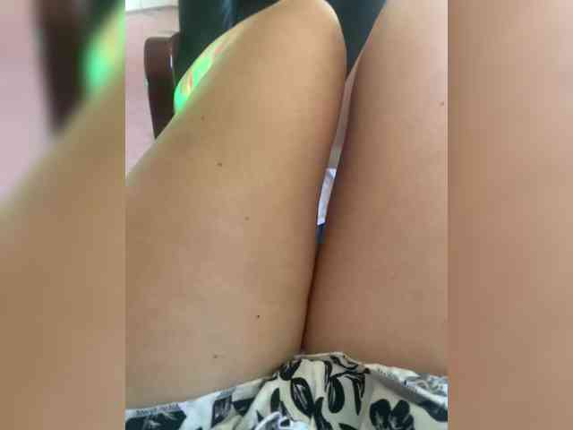Ella-Pearlie webcam