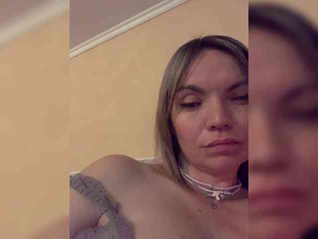 Ella-Pearlie webcam