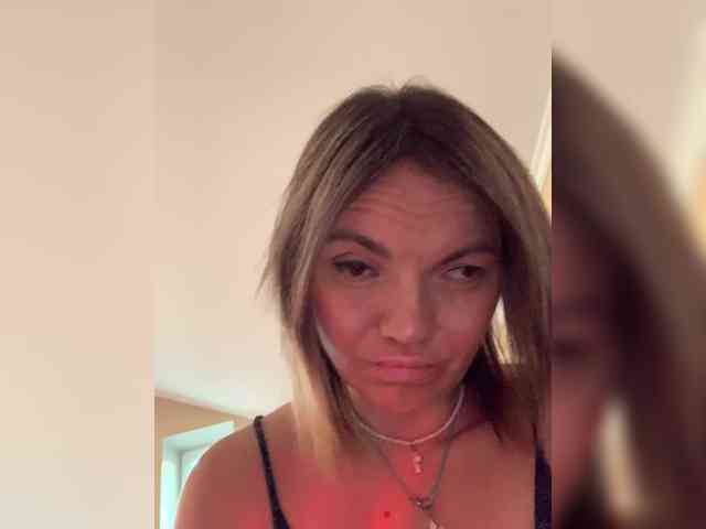 Ella-Pearlie webcam