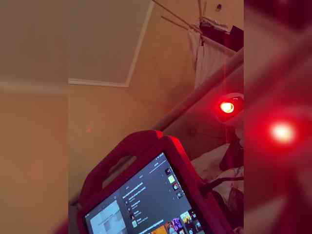 Ella-Pearlie webcam