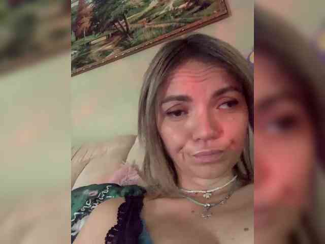 Ella-Pearlie webcam