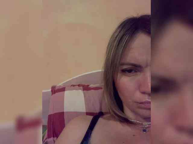 Ella-Pearlie webcam
