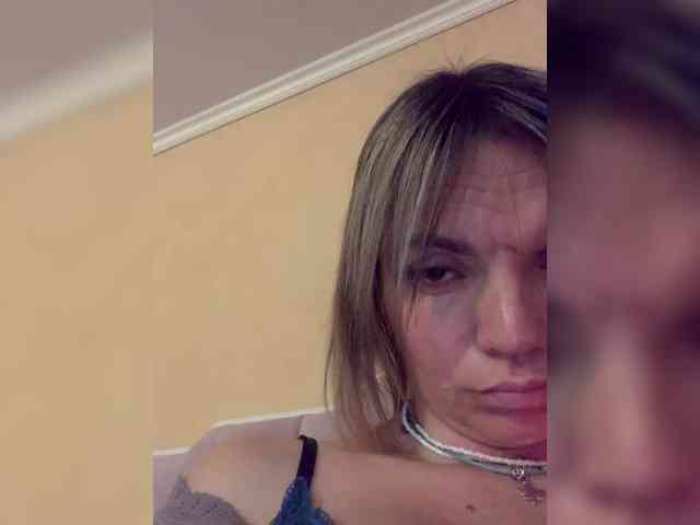 Ella-Pearlie webcam