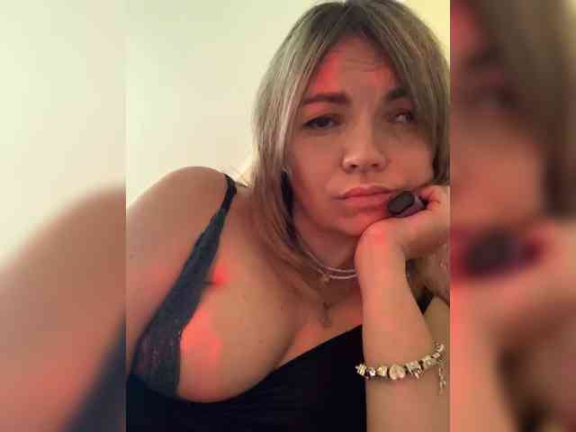Ella-Pearlie webcam