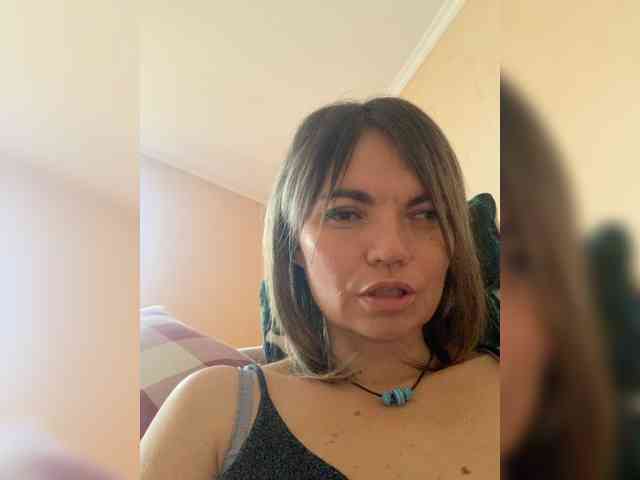Ella-Pearlie webcam