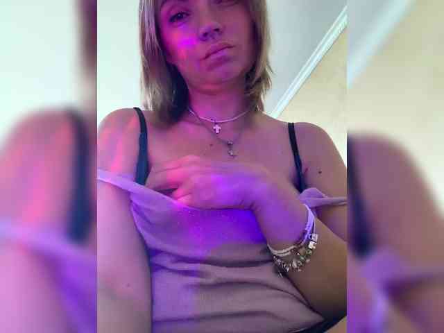 Ella-Pearlie webcam