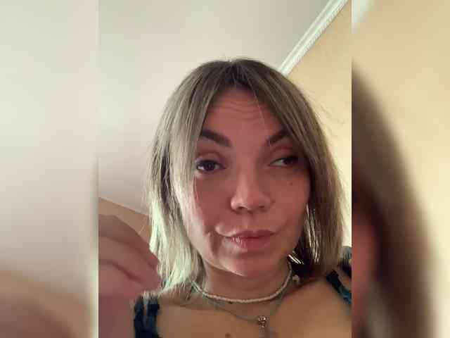 Ella-Pearlie webcam
