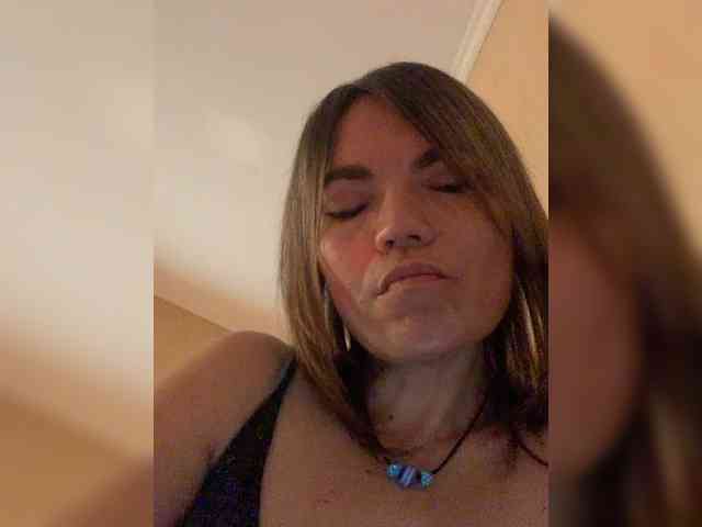 Ella-Pearlie webcam