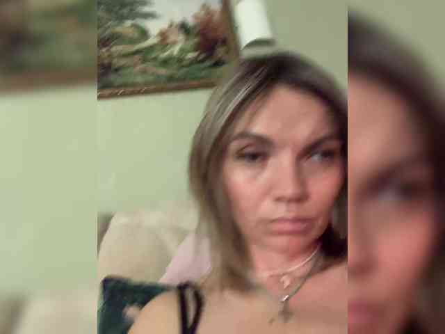 Ella-Pearlie webcam