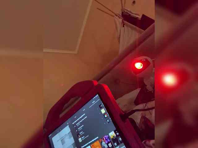 Ella-Pearlie webcam