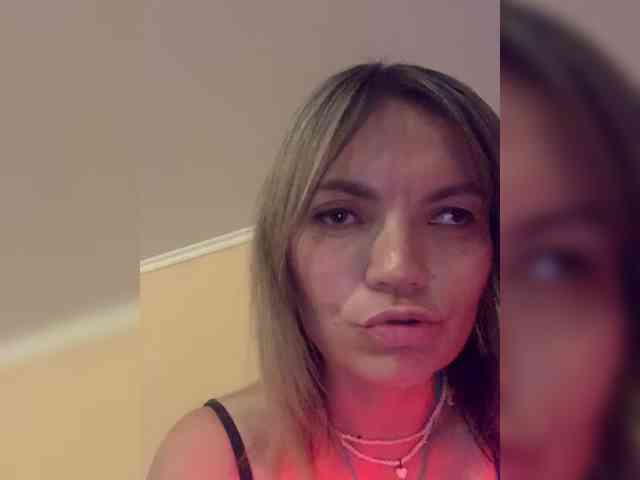 Ella-Pearlie webcam