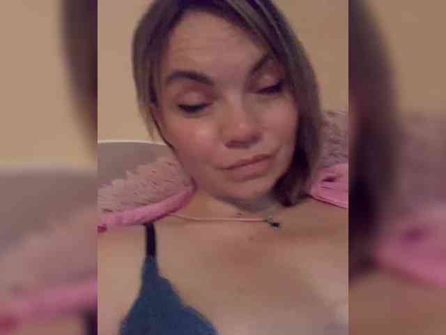 Ella-Pearlie webcam