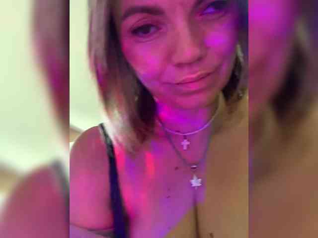 Ella-Pearlie webcam