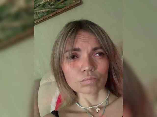 Ella-Pearlie webcam
