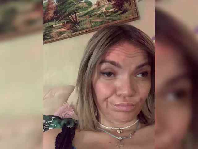 Ella-Pearlie webcam