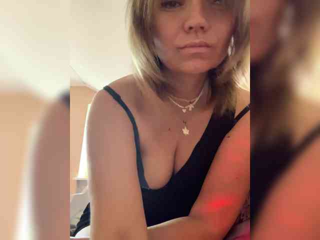 Ella-Pearlie webcam