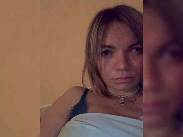 Ella-Pearlie webcam
