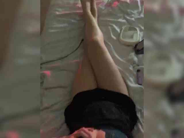 Ella-Pearlie webcam
