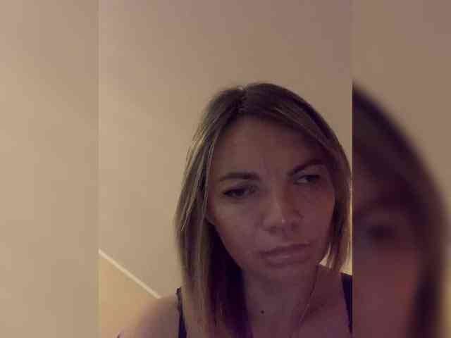 Ella-Pearlie webcam