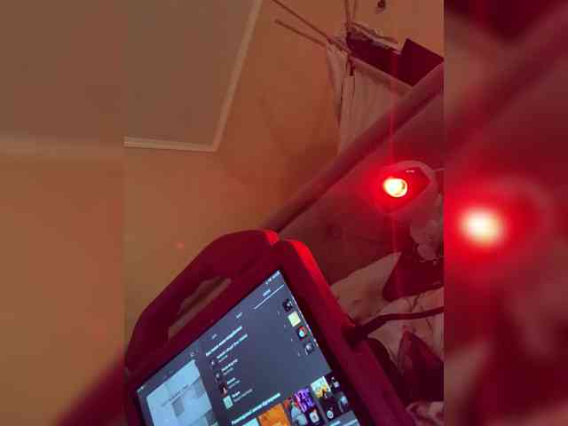 Ella-Pearlie webcam