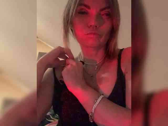 Ella-Pearlie webcam