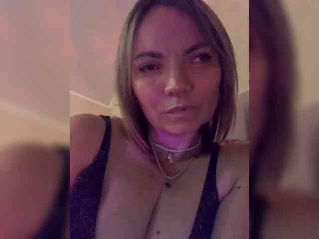 Ella-Pearlie webcam