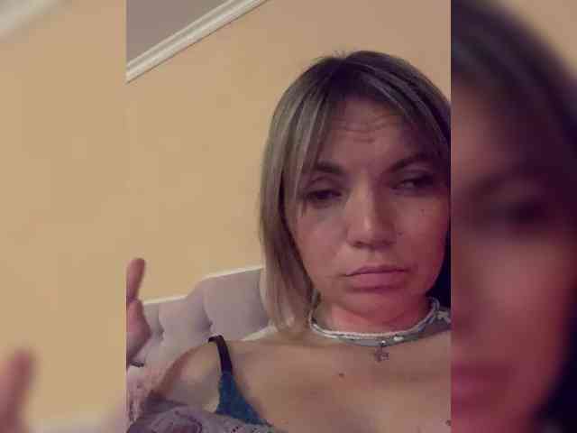 Ella-Pearlie webcam