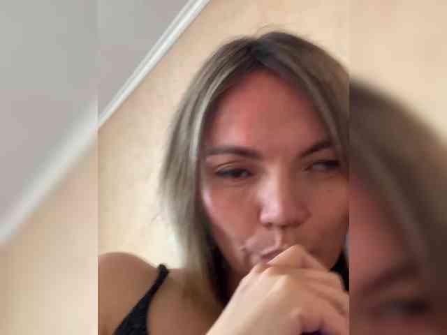 Ella-Pearlie webcam