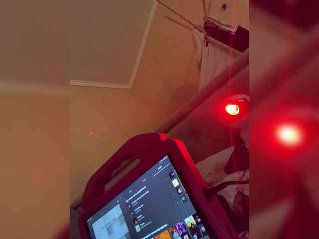 Ella-Pearlie webcam
