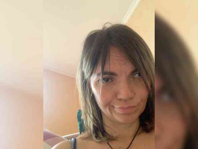 Ella-Pearlie webcam