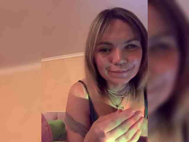 Ella-Pearlie webcam