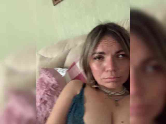 Ella-Pearlie webcam