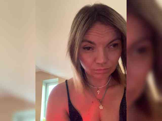 Ella-Pearlie webcam