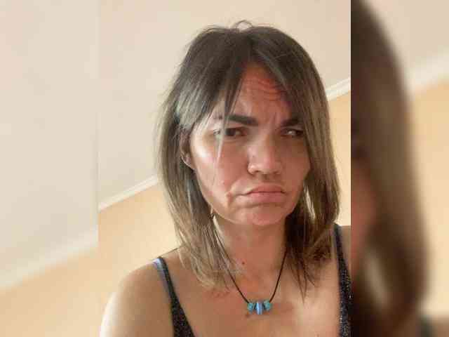 Ella-Pearlie webcam