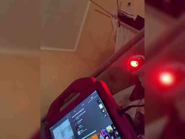 Ella-Pearlie webcam