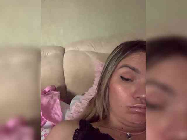 Ella-Pearlie webcam