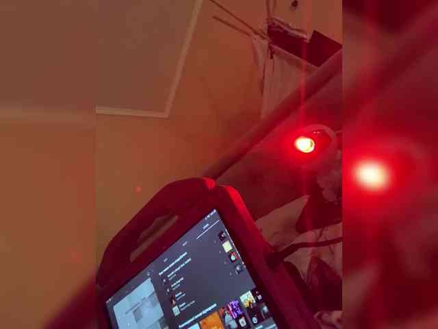 Ella-Pearlie webcam
