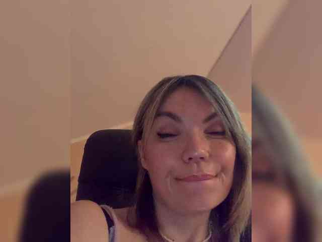 Ella-Pearlie webcam