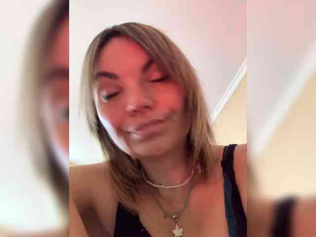 Ella-Pearlie webcam