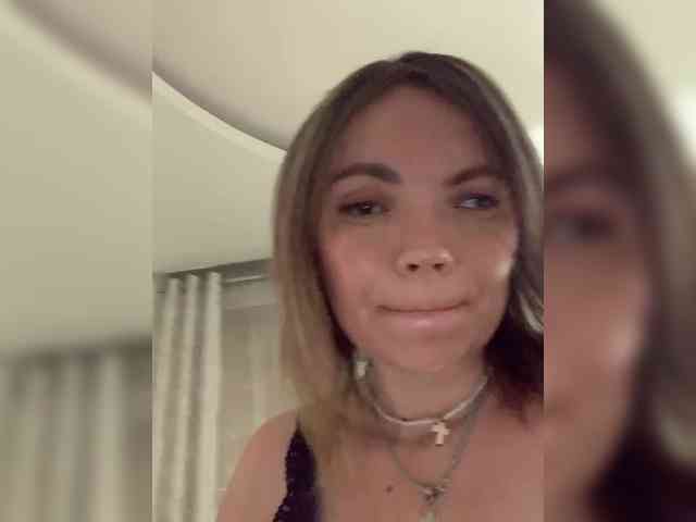 Ella-Pearlie webcam