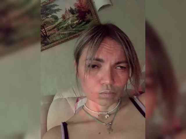 Ella-Pearlie webcam
