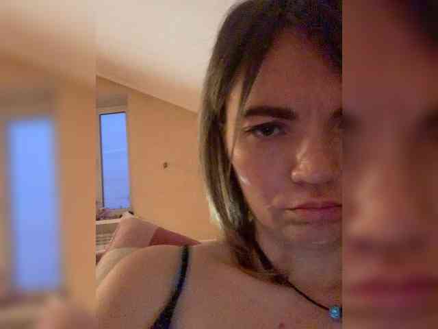 Ella-Pearlie webcam