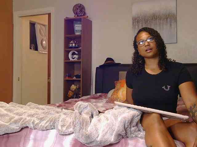PenelopePresley Live Webcam on BongaCams