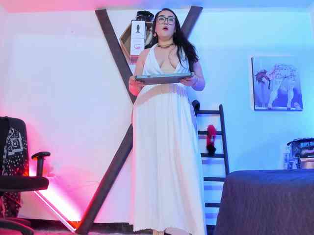 samanthaa-curvy webcam